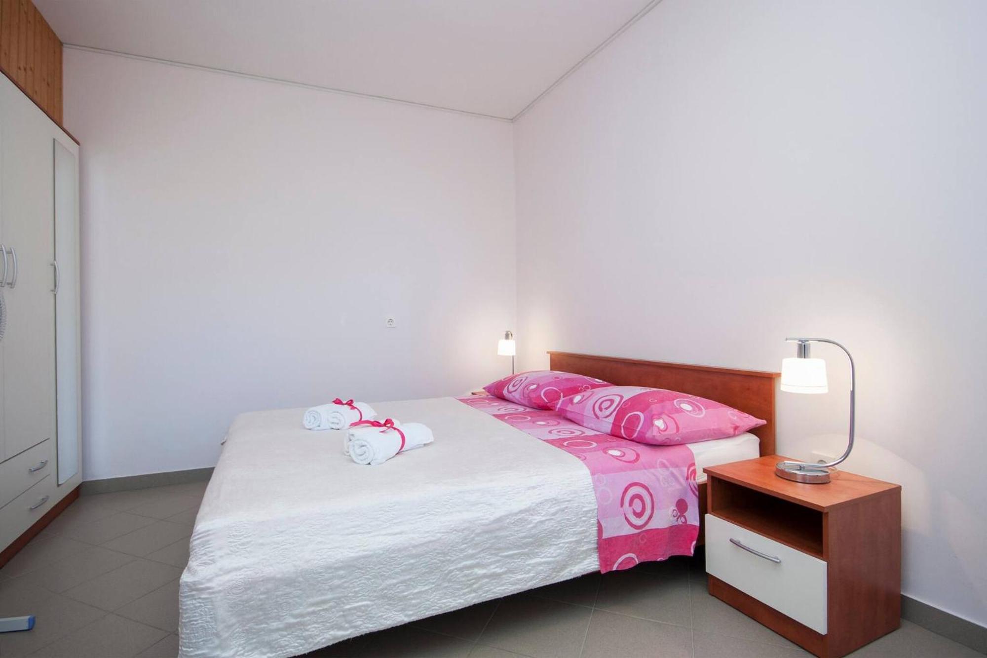 Family Apartments & Rooms Mikelin Primošten Esterno foto