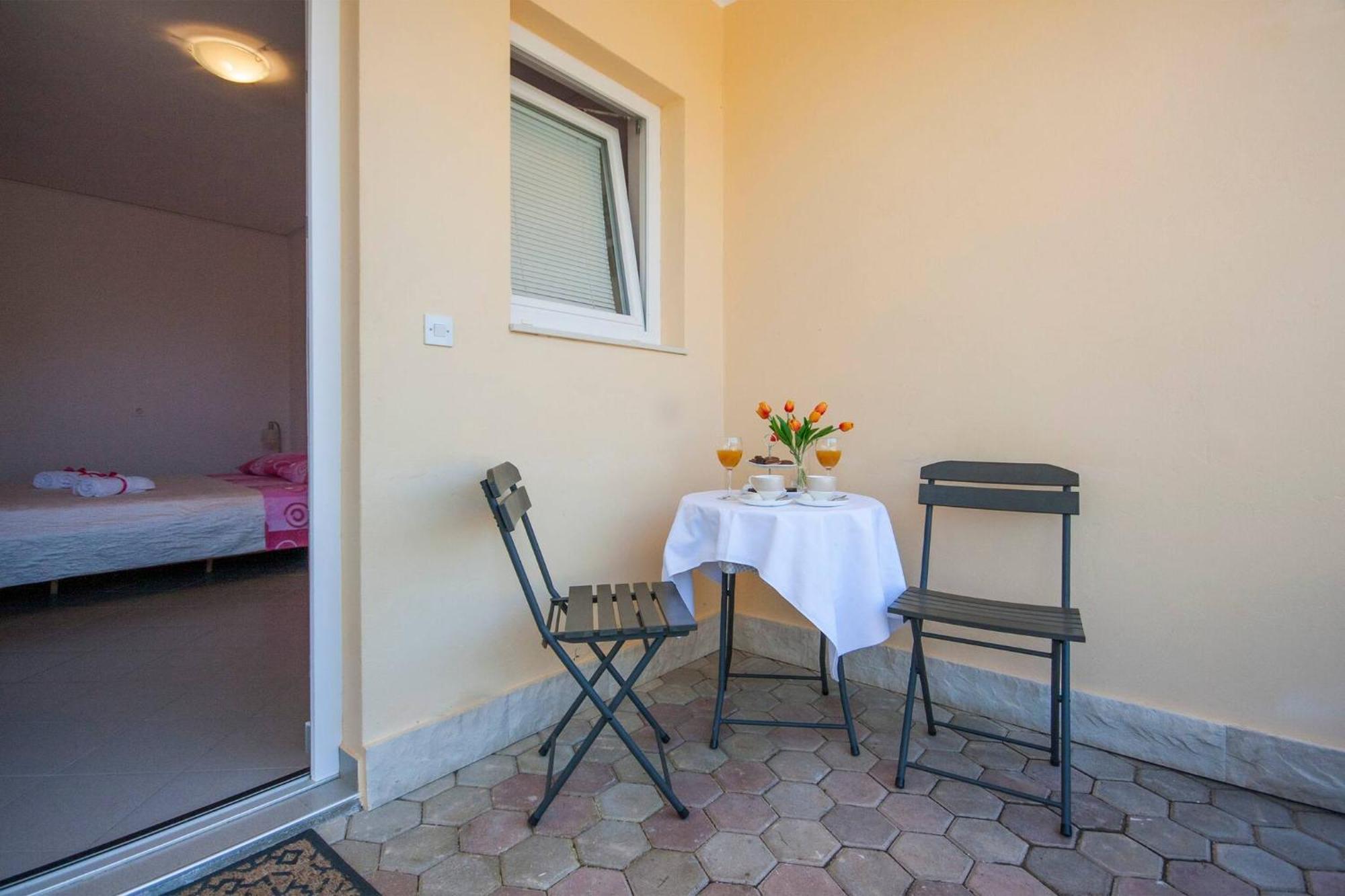 Family Apartments & Rooms Mikelin Primošten Esterno foto