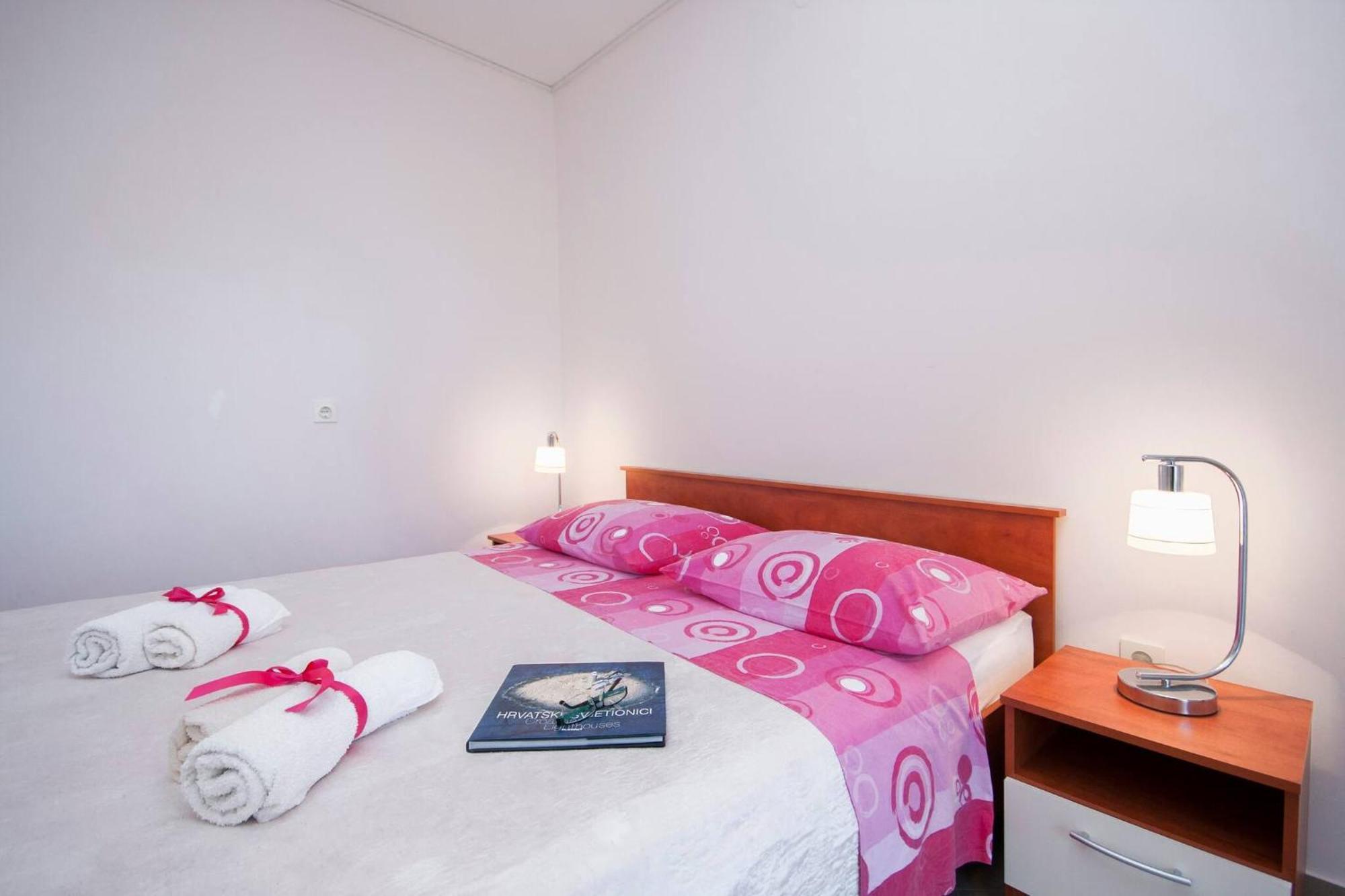 Family Apartments & Rooms Mikelin Primošten Esterno foto