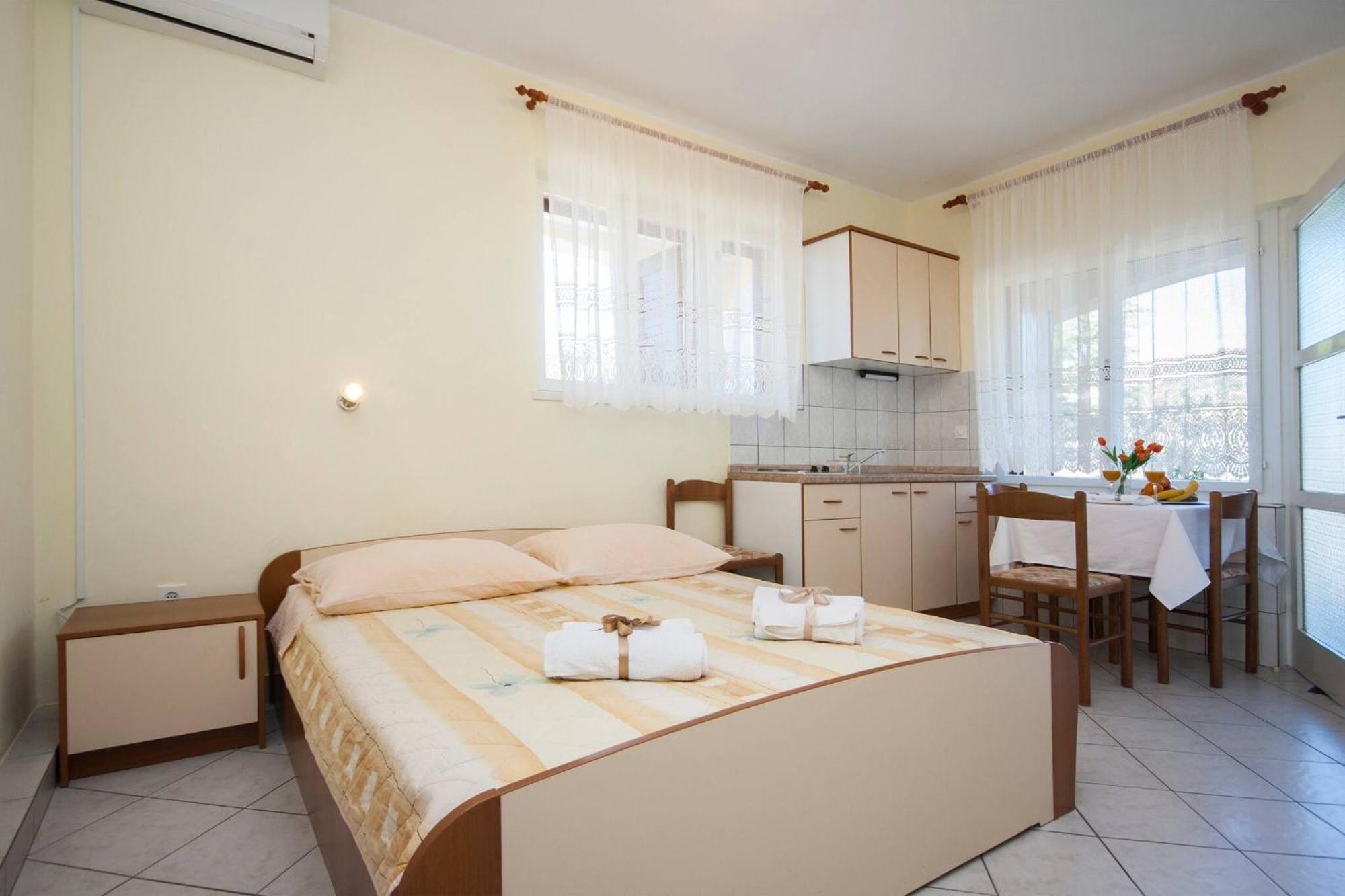 Family Apartments & Rooms Mikelin Primošten Esterno foto
