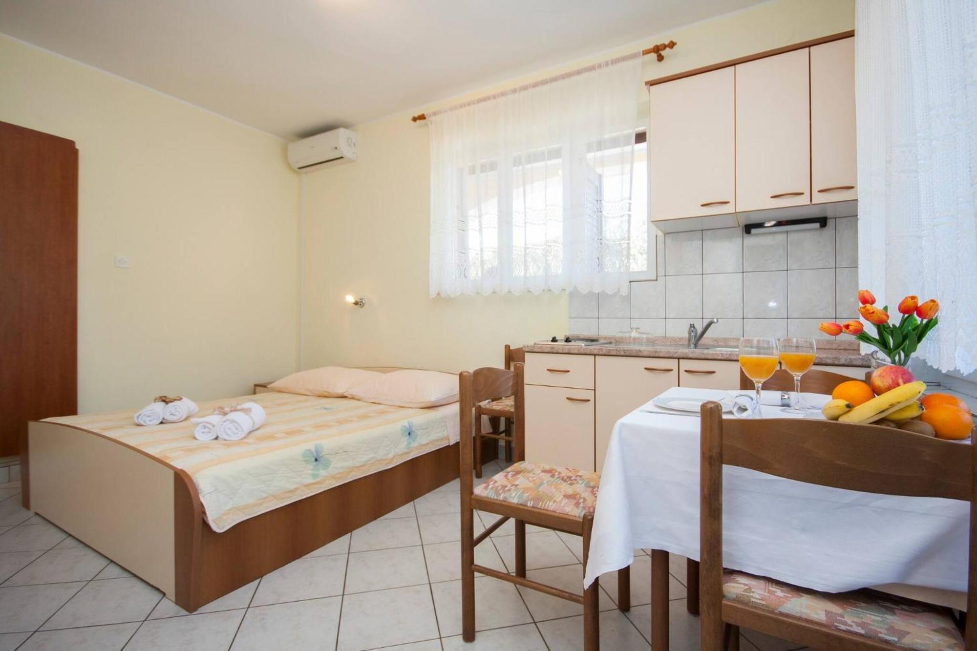 Family Apartments & Rooms Mikelin Primošten Esterno foto